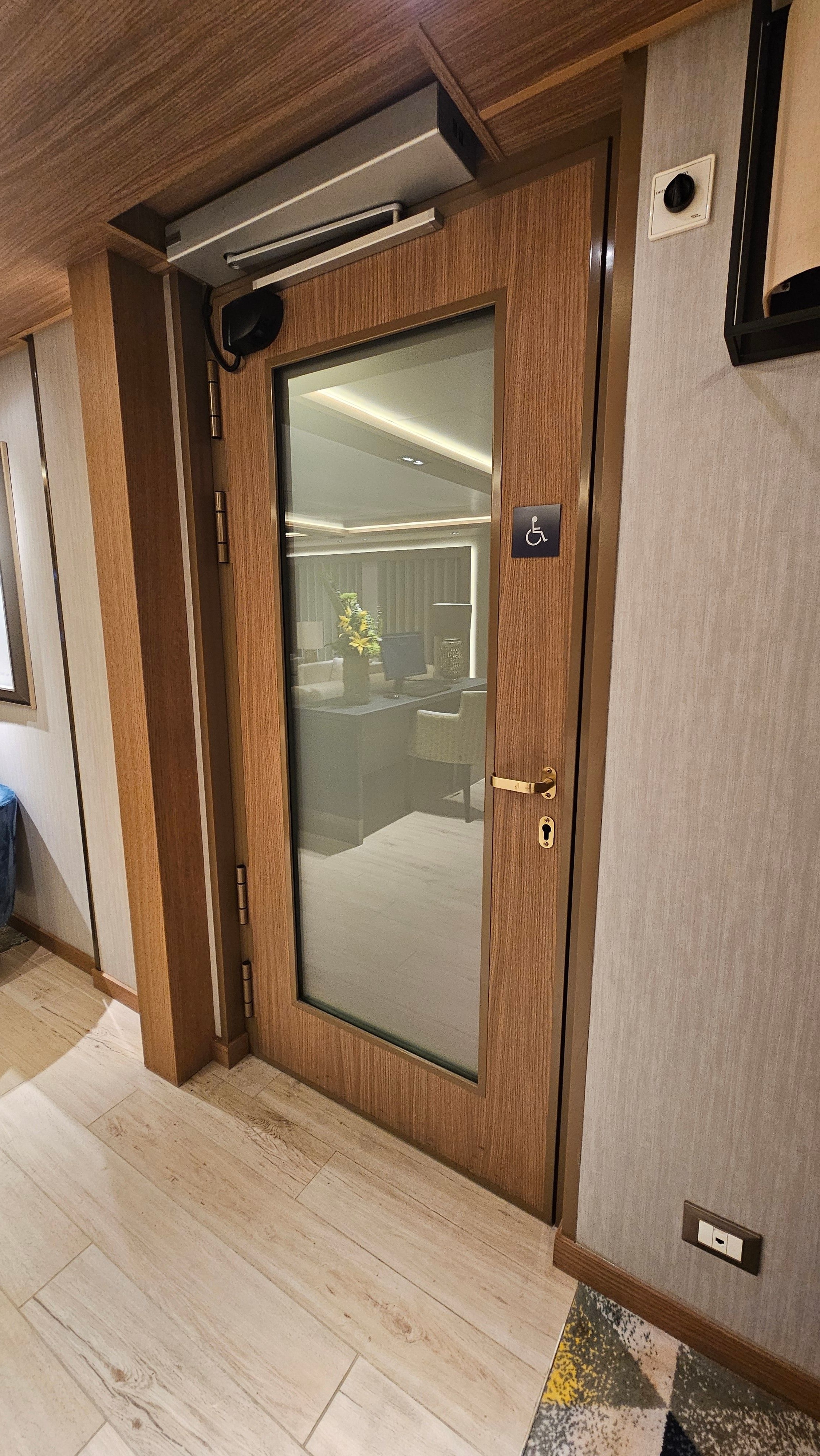 HAL Nieuw Statendam Neptune Lounge Doors