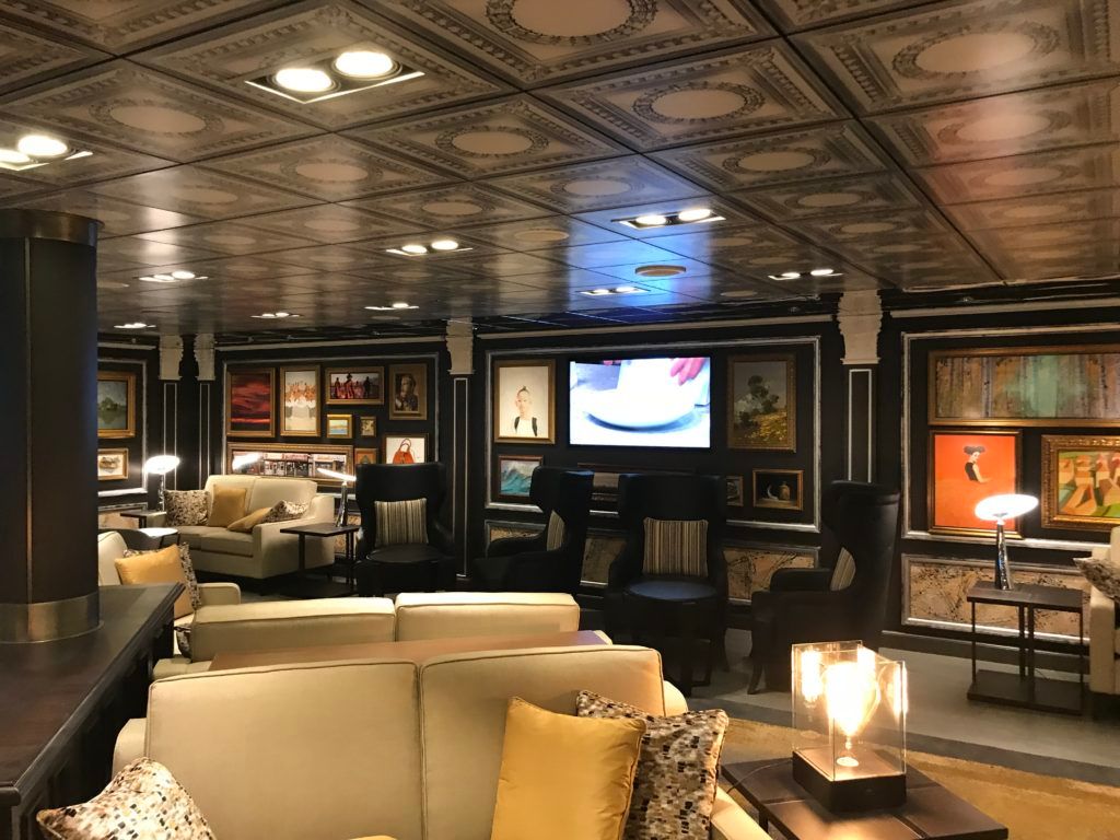 Zuiderdam Billboard Onboard and Gallery Bar